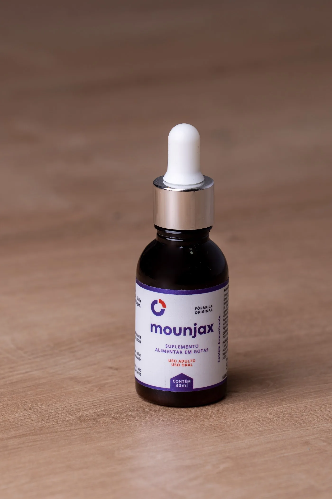 Frasco de Mounjax de 30 ml sobre mesa de madeira